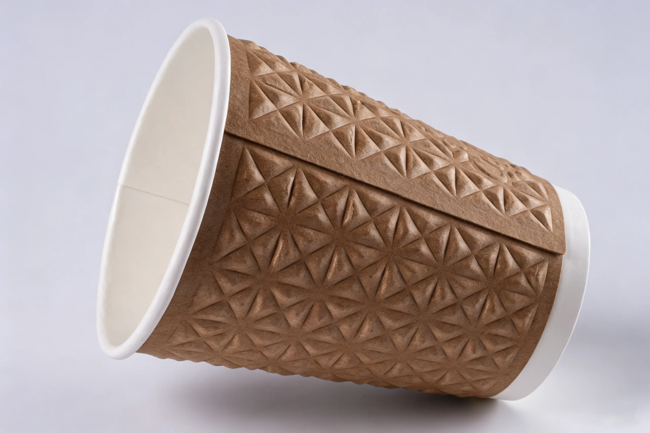 Diamond embossed cup with lid – top detail